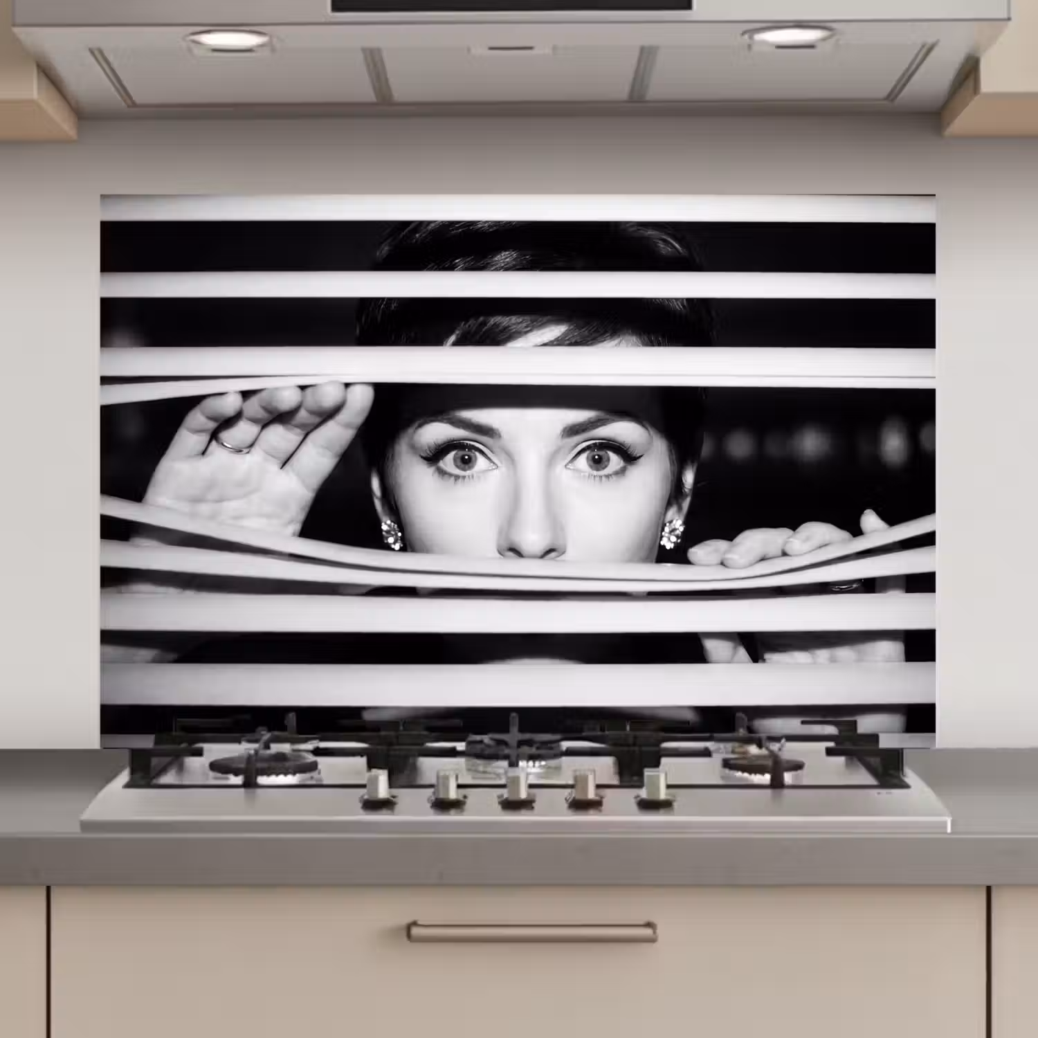 Vrouw - Jaloezieën - Portret - Zwart-wit keuken achterwand spatscherm klein -3d_website