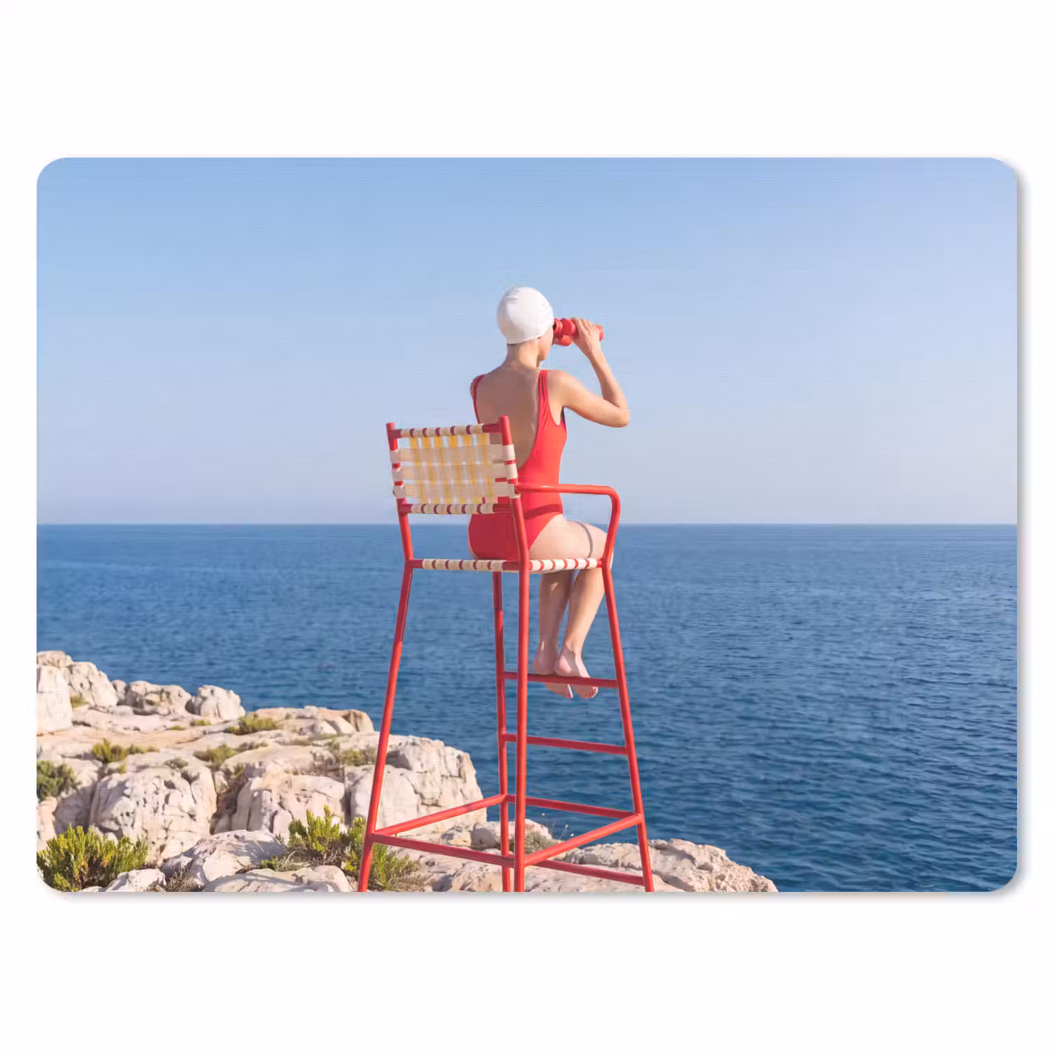 Vrouw - Zee - Kust - Verrekijker - Rood muismat rubber klein -3d