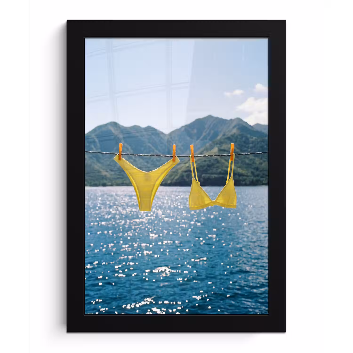 Badmode - Bikini - Zee - Bergen - Geel fotolijst zwart zonder passe partout klein -3d