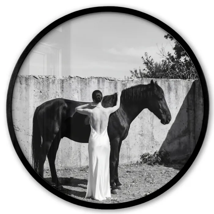 Vrouw - Paard - Artistiek Fotolijst rond zonder passe partout klein -3d