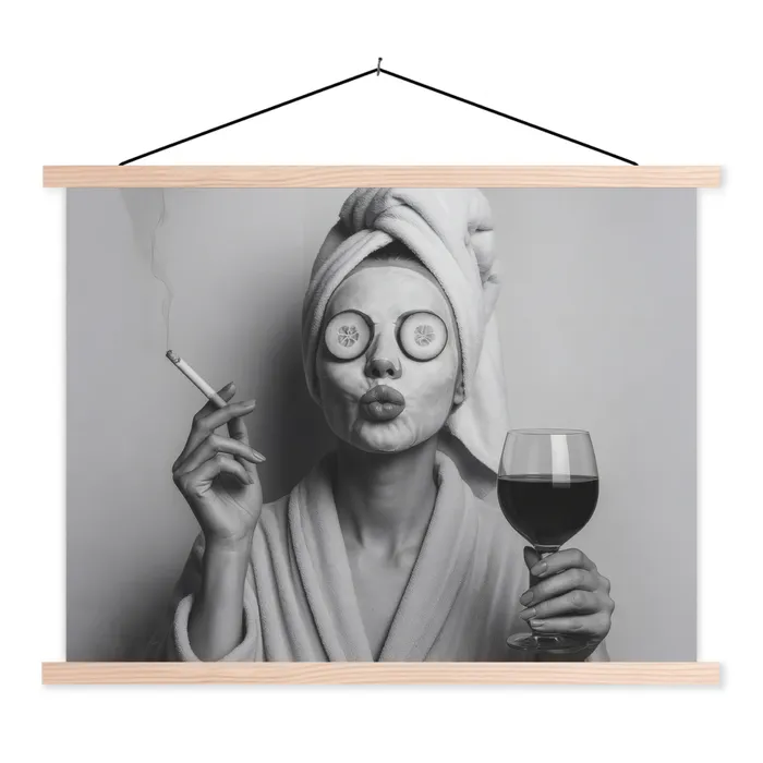Vrouw - Masker - Wijn - Sigaret textielposter latten blank klein -3d