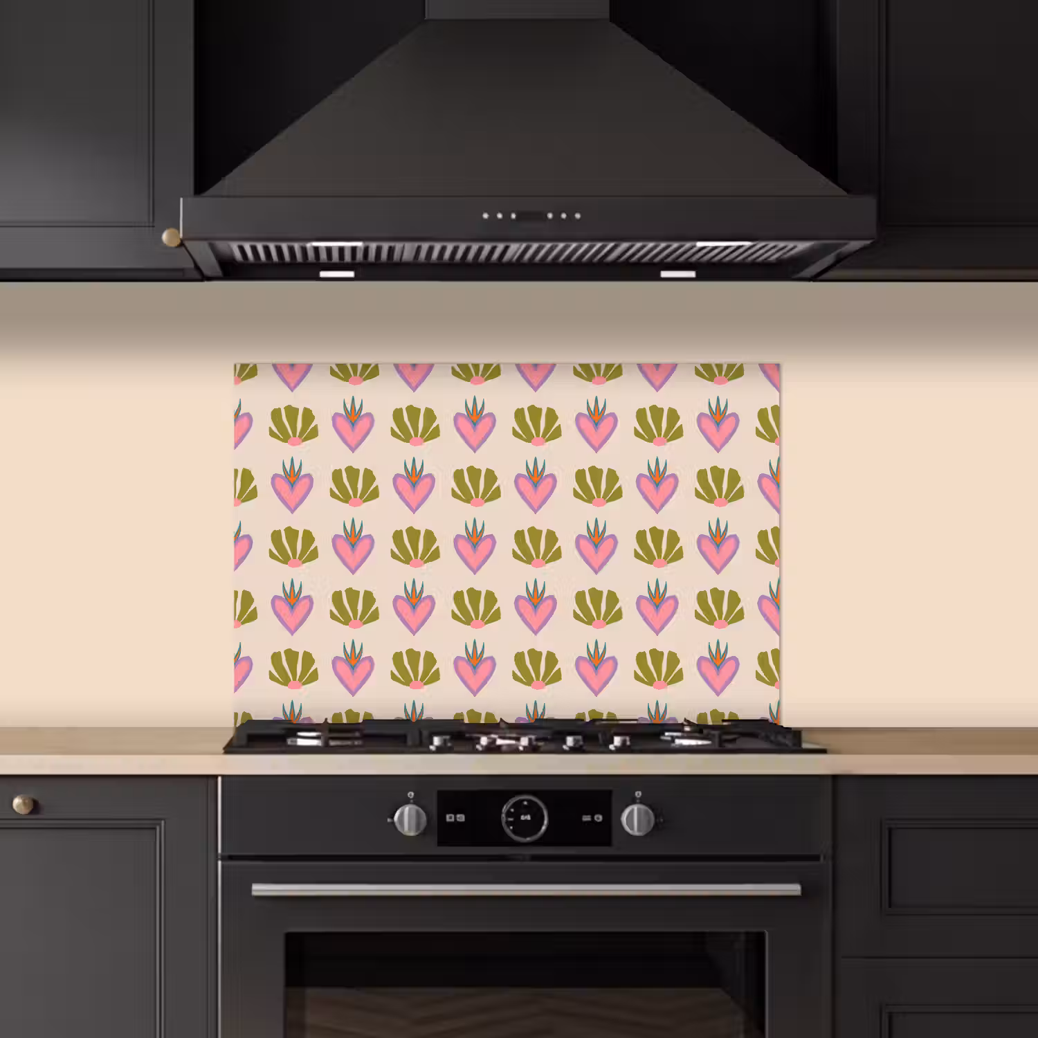 Patroon - Beige - Hartjes - Bloemen keuken achterwand spatscherm klein 900 -sfeer1