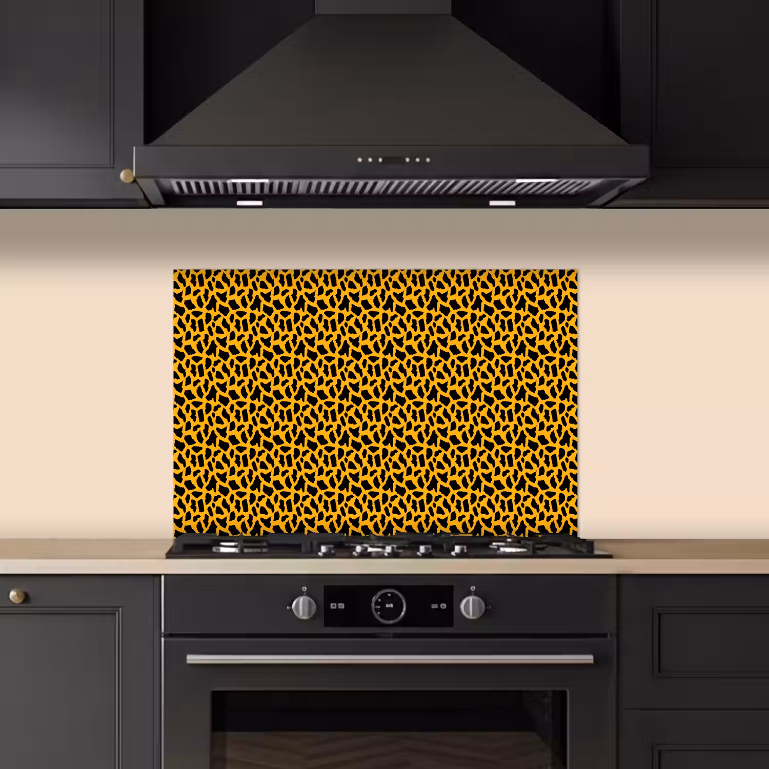 Zwart - Vlekken - Oranje - Dier keuken achterwand spatscherm klein 900 -sfeer1