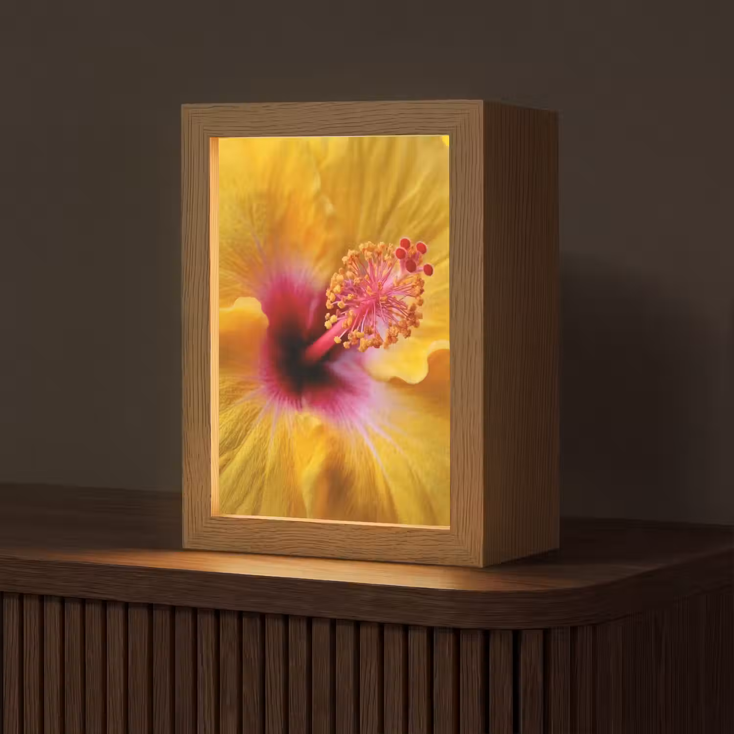 Geel - Hibiscus - Tropisch Light Box met kabel (Tafellamp) klein -z3d_website