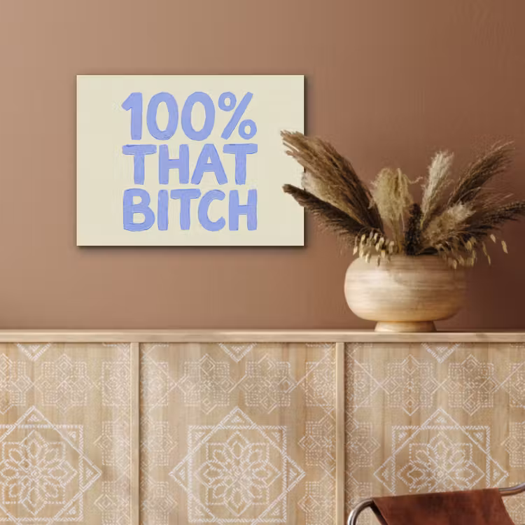 100% that bitch - Blauw - Wit PET vilt klein -sfeer4