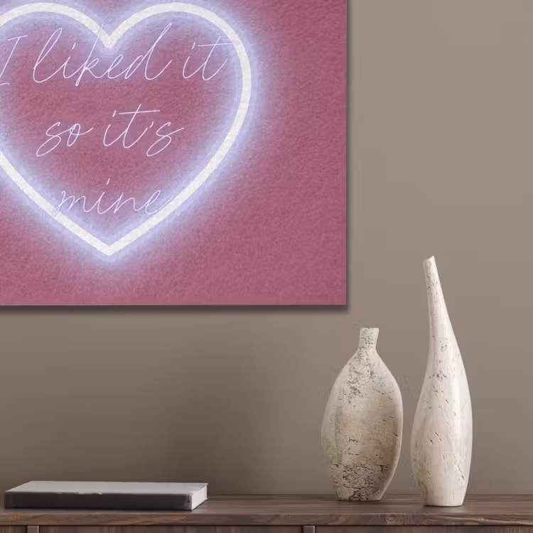 I liked it so it's mine - Neon hart - Roze PET vilt klein -sfeer6_closeup