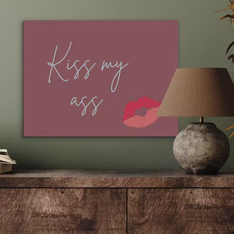 Kiss my ass - Lip - Bordeaux PET vilt klein -sfeer2
