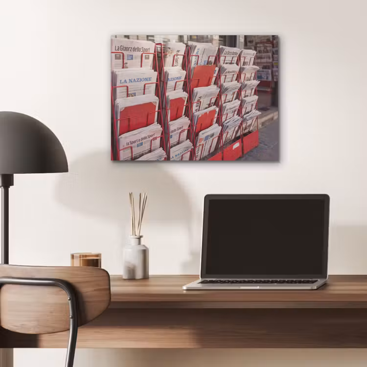 Kranten - Rek - Stedelijk - Dagelijks leven - Rood PET vilt klein -sfeer5