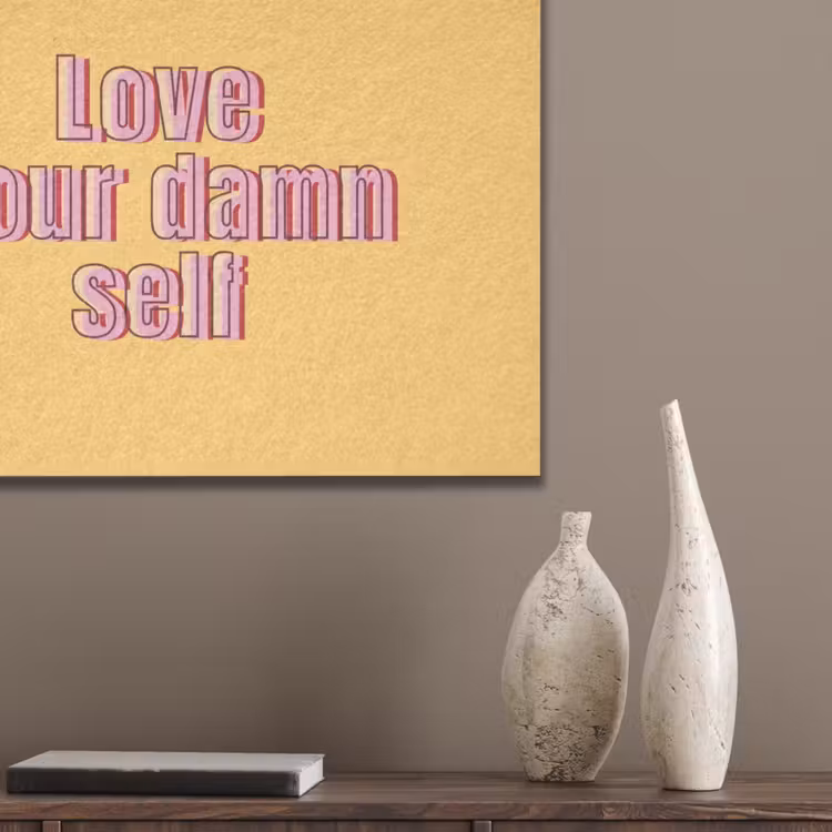 Love yourself - Roze - Geel PET vilt klein -sfeer6_closeup
