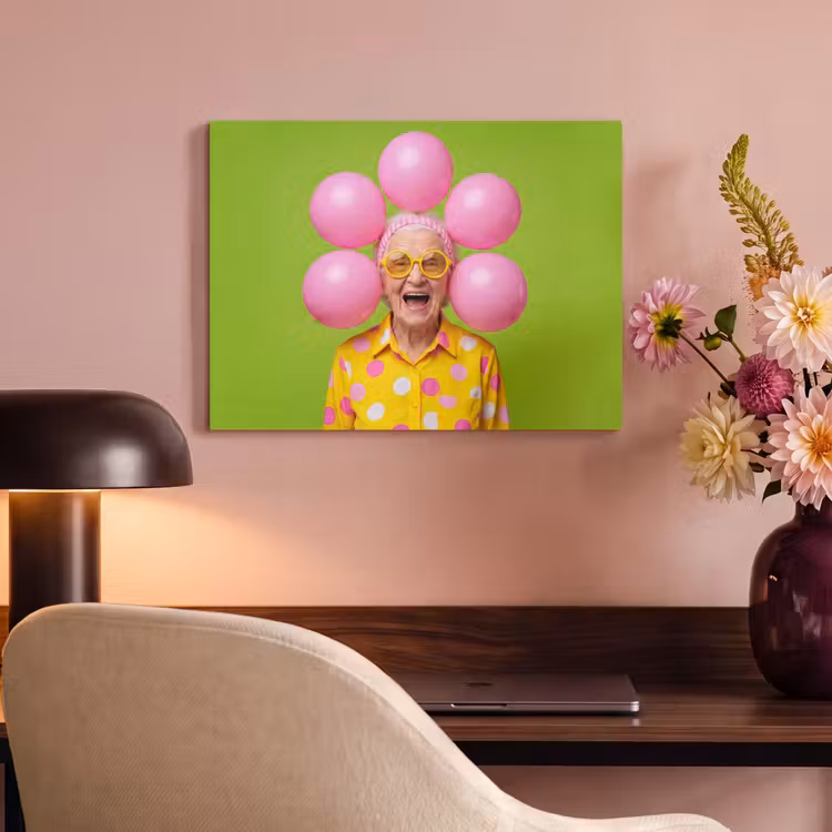 Mens - Ballonnen - Feest - Kleurrijk - Roze PET vilt klein -sfeer3