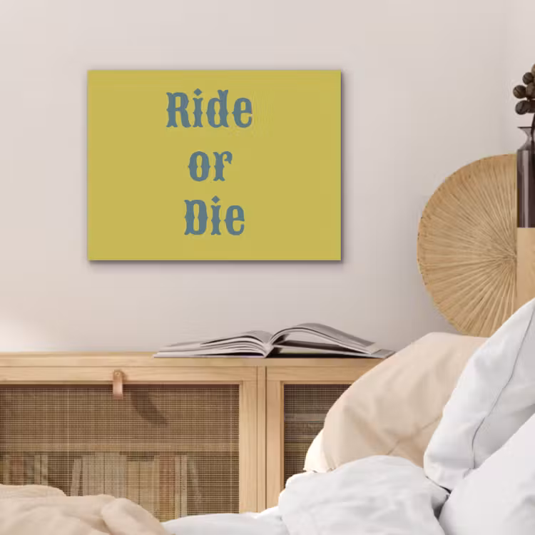 Ride or die - Geel - Blauw PET vilt klein -sfeer3