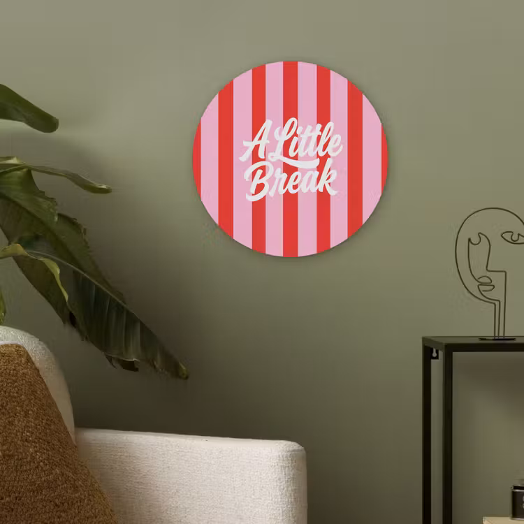 A Little Break - Strepen - Rood - Roze Akoestische PET Vilt - Rond klein -sfeer2