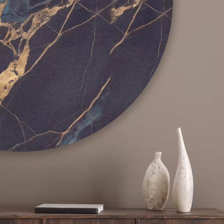 Abstract - Gouden lijnen - Kunst - Modern - Zwart Akoestische PET Vilt - Rond klein -sfeer5_closeup