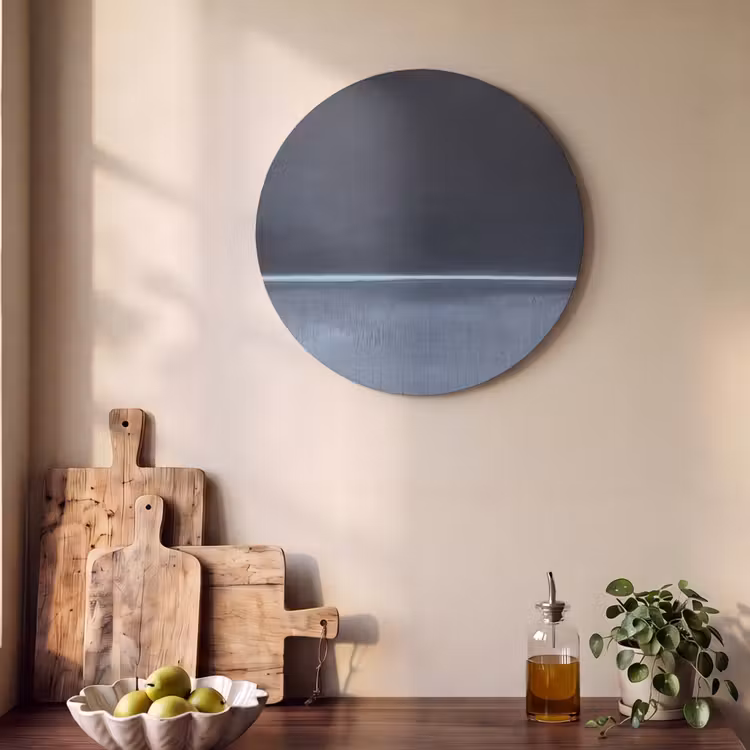 Abstract - Horizontale lijn - Minimalistisch - Donkerblauw - Kunst Akoestische PET Vilt - Rond klein -sfeer2