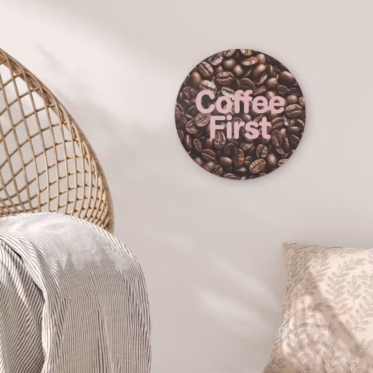 Coffee First - Koffiebonen - Roze Akoestische PET Vilt - Rond klein -sfeer4