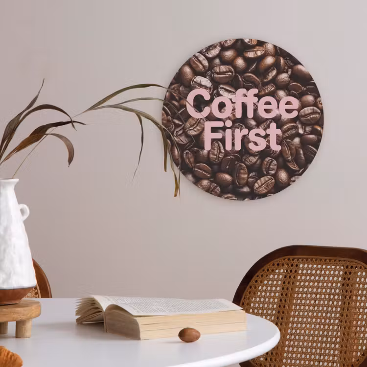 Coffee First - Koffiebonen - Roze Akoestische PET Vilt - Rond klein -sfeer3