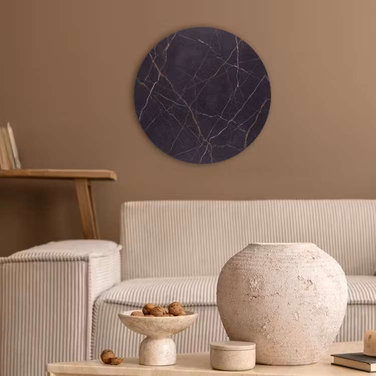 Natuursteen - Marmerpatroon - Abstract - Modern - Zwart - Goud Akoestische PET Vilt - Rond klein -sfeer1