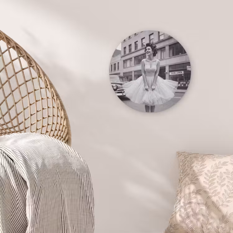 Retro - Vrouw - Zwart - Wit Akoestische PET Vilt - Rond klein -sfeer4