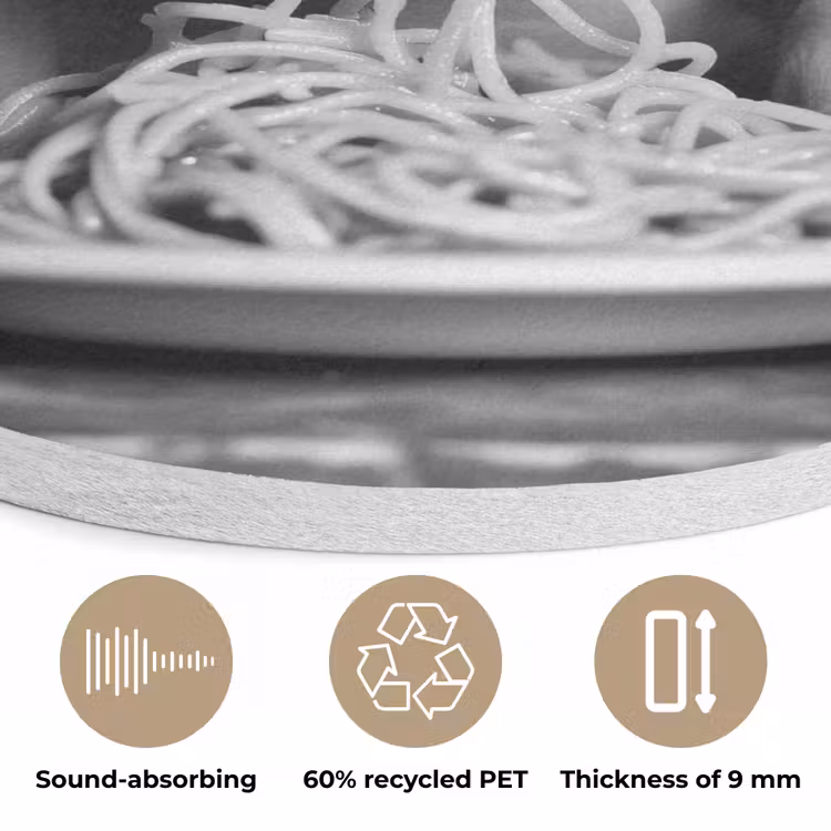 Varken - Schattig - Spaghetti - Zwart wit - Dier Akoestische PET Vilt - Rond klein -closeup_NL