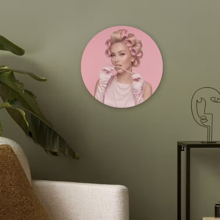 Vrouw - Roze - Parelketting - Krulspelden Akoestische PET Vilt - Rond klein -sfeer2