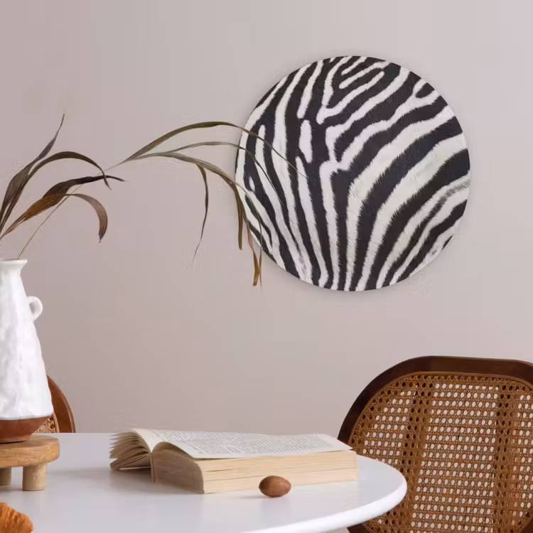 Zebra - Vacht - Klassiek - Zwart - Wit Akoestische PET Vilt - Rond klein -sfeer3