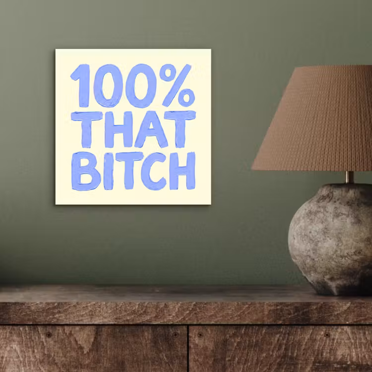 100% that bitch - Blauw - Wit aluminium wit klein -sfeer2