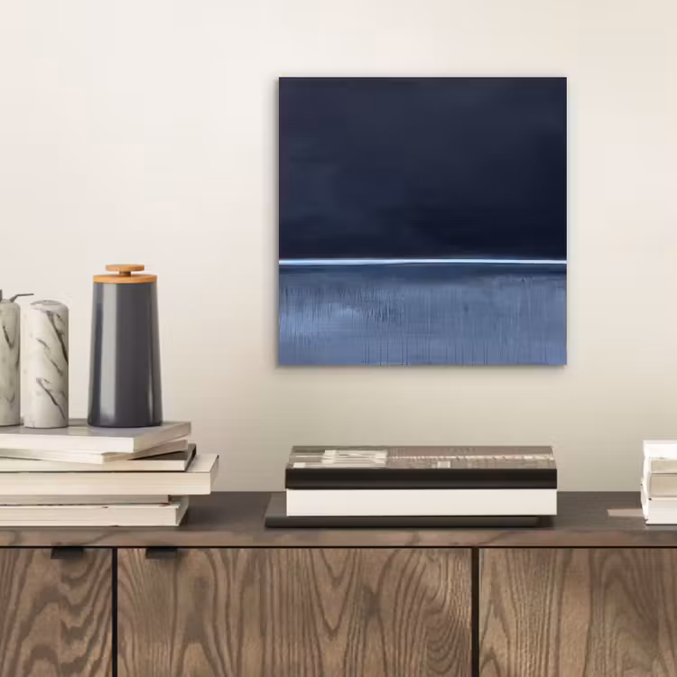 Abstract - Horizontale lijn - Minimalistisch - Donkerblauw - Kunst aluminium wit klein -sfeer1