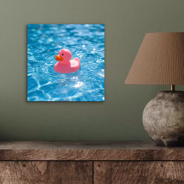Badeend - Dobberend - Roze aluminium wit klein -sfeer2