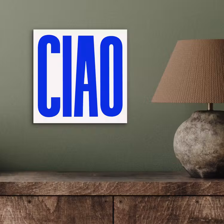 Ciao - Hoofdletters - Blauw - Minimalistisch aluminium wit klein -sfeer2