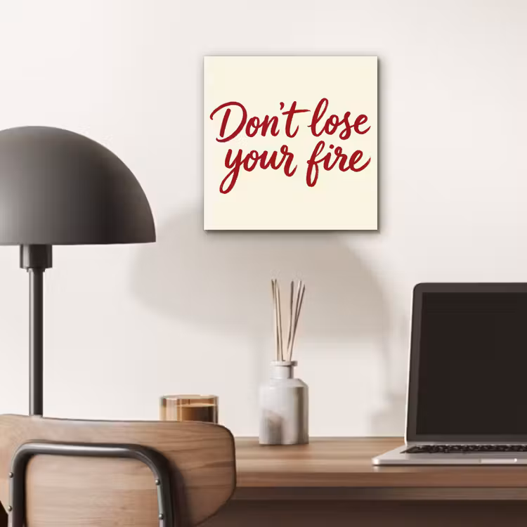 Don't lose your fire - Rood - Wit - Minimalistisch aluminium wit klein -sfeer5