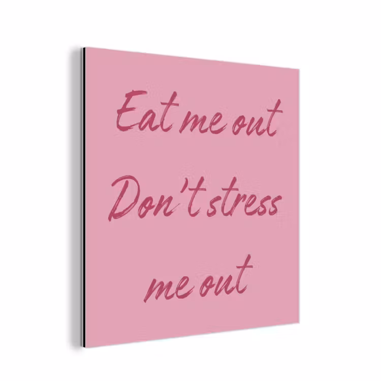 Eat me out don't stress me out - Roze - Handgeschreven aluminium wit klein -3d