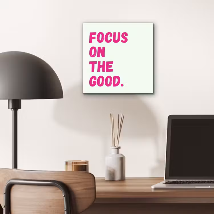 Focus on the good - Beige - Roze aluminium wit klein -sfeer5
