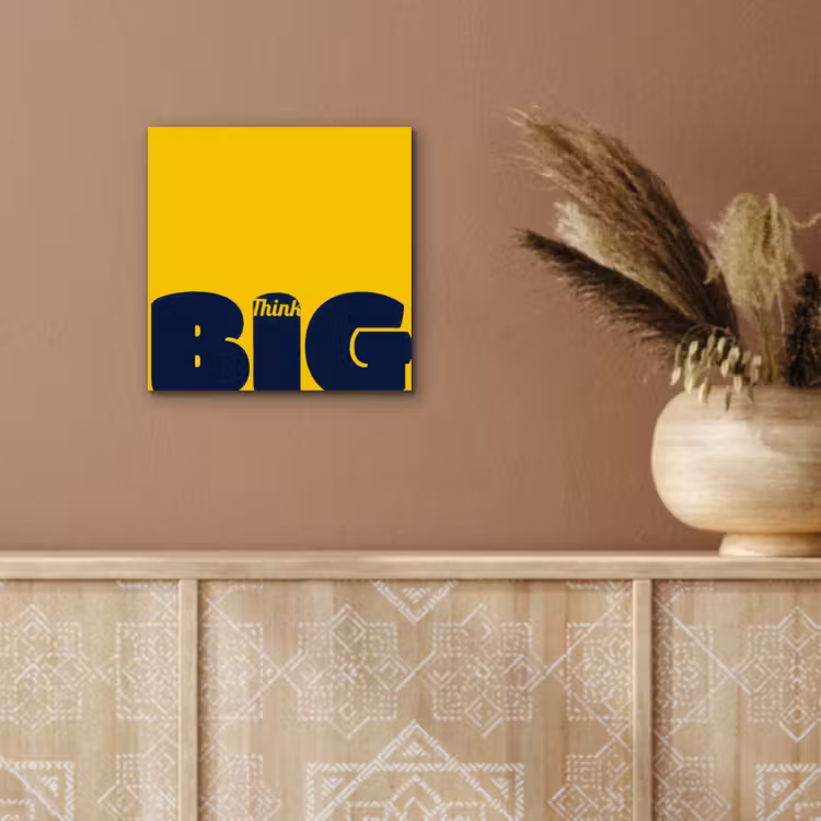 Geel - Think big - Grafisch aluminium wit klein -sfeer4