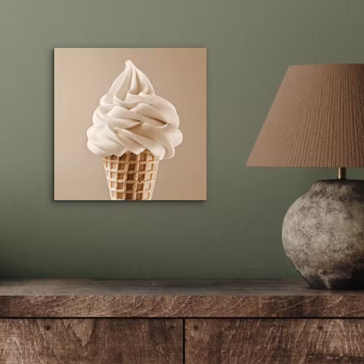 IJs - Softijs - Romig - Hoorntje - Beige aluminium wit klein -sfeer2
