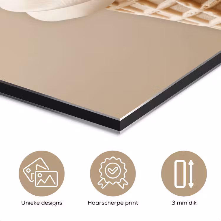 IJs - Softijs - Romig - Hoorntje - Beige aluminium wit klein -closeup_NL