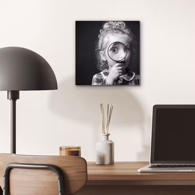 Kind - Vergrootglas - Portret - Zwart-wit aluminium wit klein -sfeer5