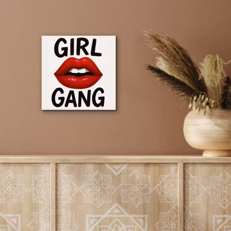 Lip - Girl - Rood - Letters aluminium wit klein -sfeer4
