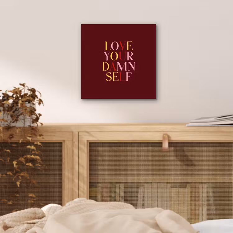 Love your damn self - Kleurrijk - Bordeaux aluminium wit klein -sfeer3
