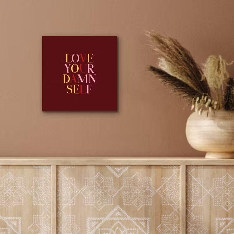 Love your damn self - Kleurrijk - Bordeaux aluminium wit klein -sfeer4