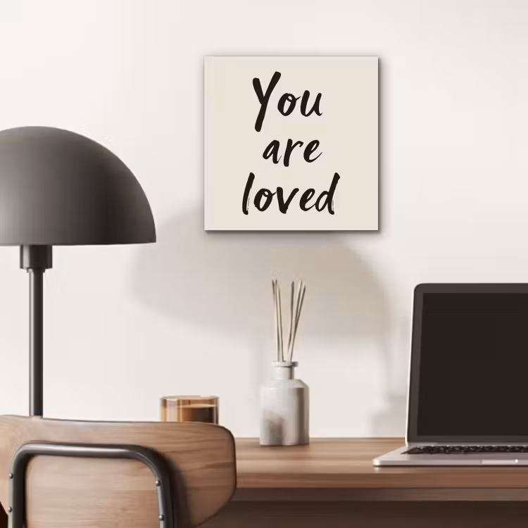 Minimalistisch - Beige - Love aluminium wit klein -sfeer5