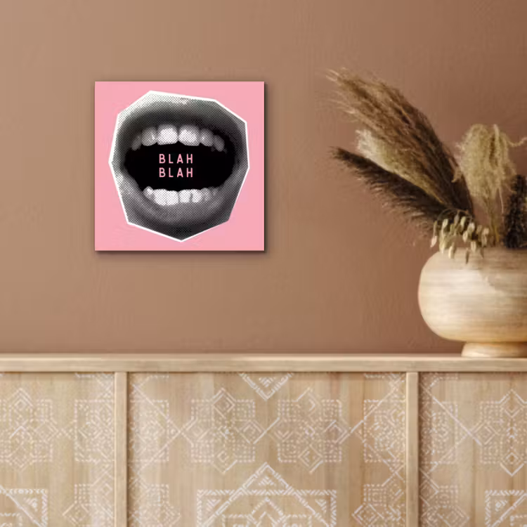 Mond - BLAH BLAH - Roze aluminium wit klein -sfeer4