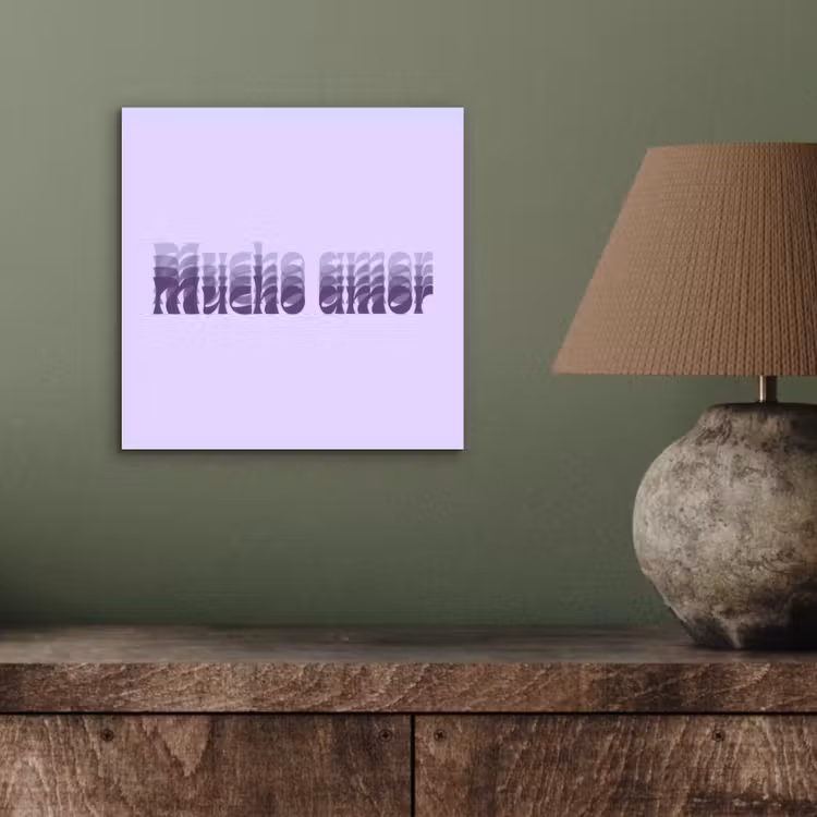 Mucho amor - Paars - Gelaagde letters aluminium wit klein -sfeer2