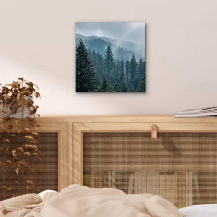 Naaldwoud - Bergen - Mist aluminium wit klein -sfeer3