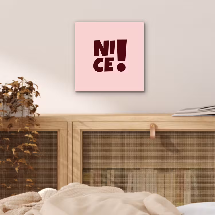 Nice - Uitroepteken - Roze aluminium wit klein -sfeer3
