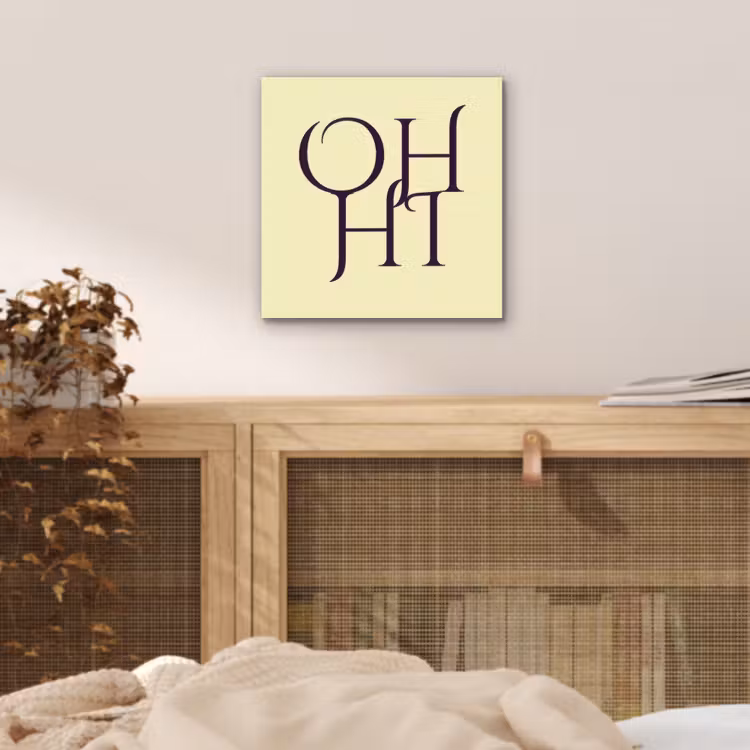 Oh hi - Geel - Monogram aluminium wit klein -sfeer3