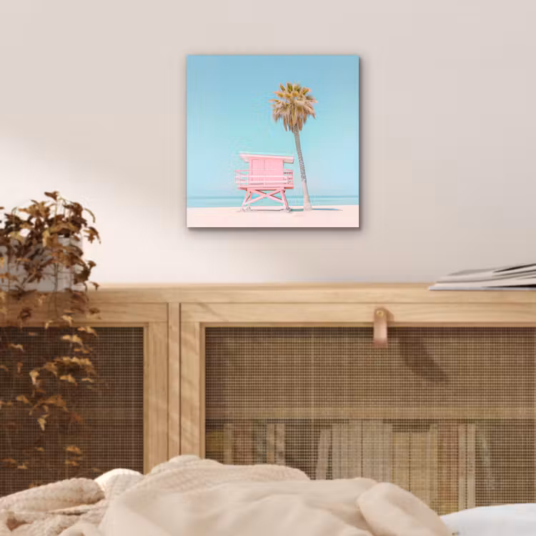 Palmboom - Strandhuis - Roze aluminium wit klein -sfeer3