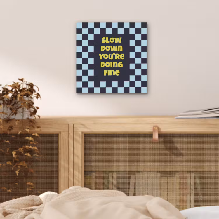 Patroon - Geblok - Blauw - Slow down you're doing fine aluminium wit klein -sfeer3