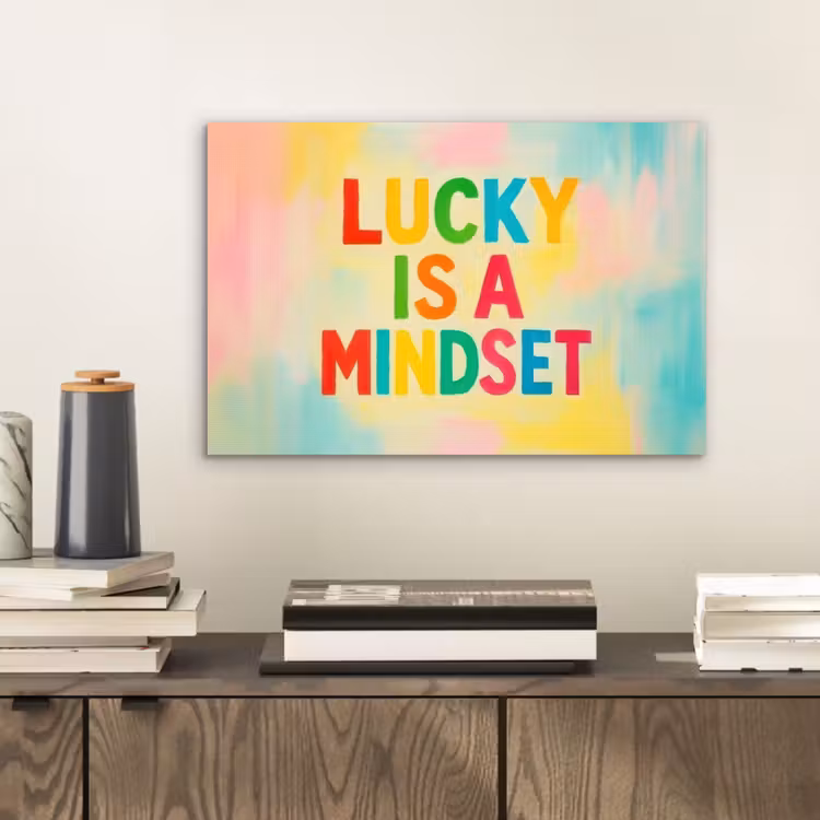 Quote - Lucky - Regenboogkleuren aluminium wit klein -sfeer1