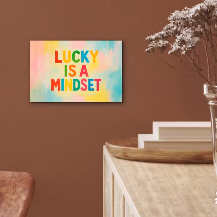 Quote - Lucky - Regenboogkleuren aluminium wit klein -sfeer4