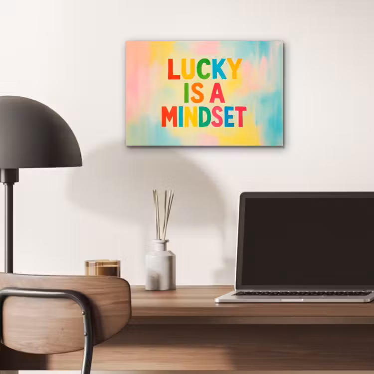 Quote - Lucky - Regenboogkleuren aluminium wit klein -sfeer5